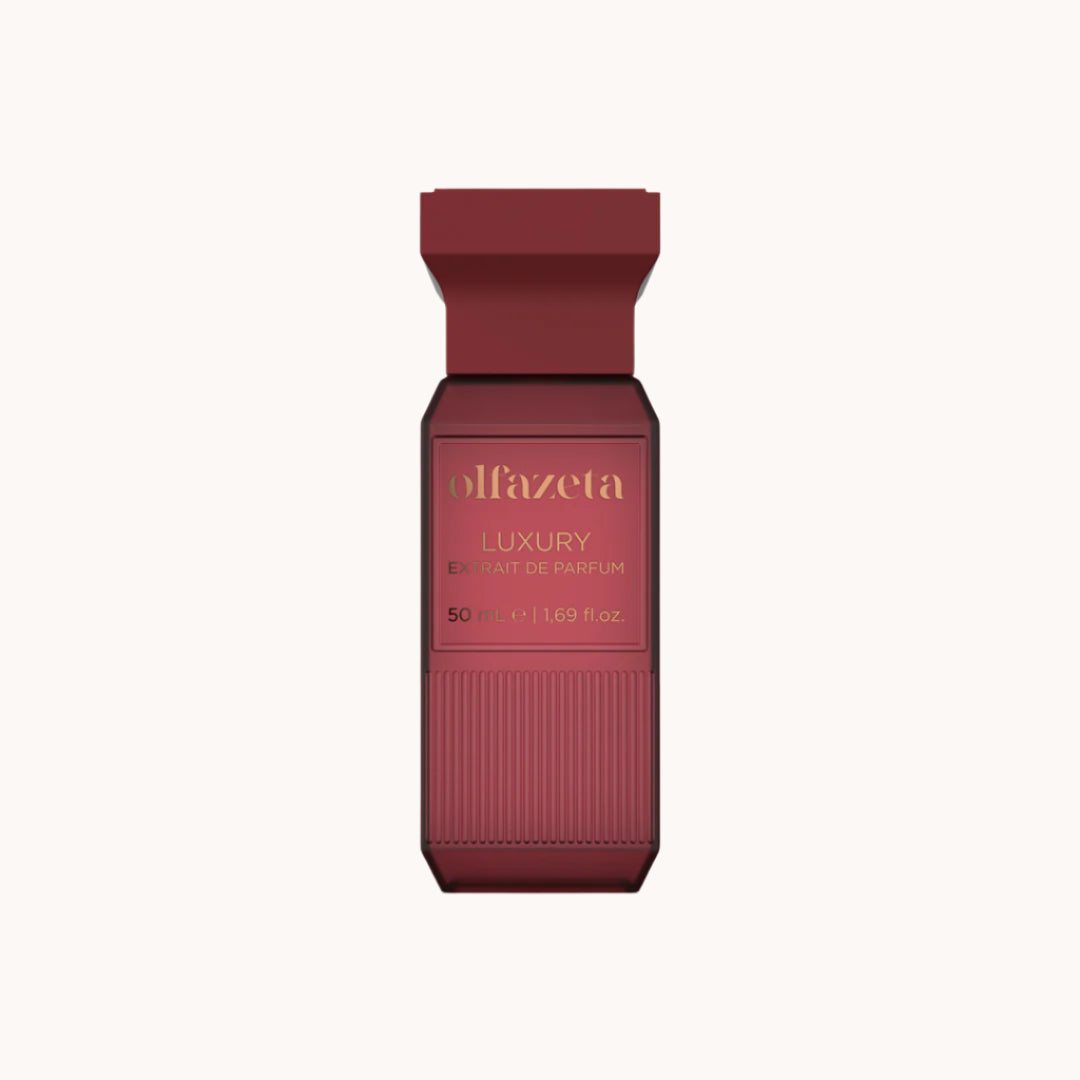 Sinnlicher Duft mit Jasmin und Safran, kombiniert mit Ambergris und holzigen Noten von Zeder und Fichte.
